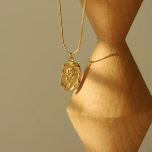 Vintage Rose Necklace Set
